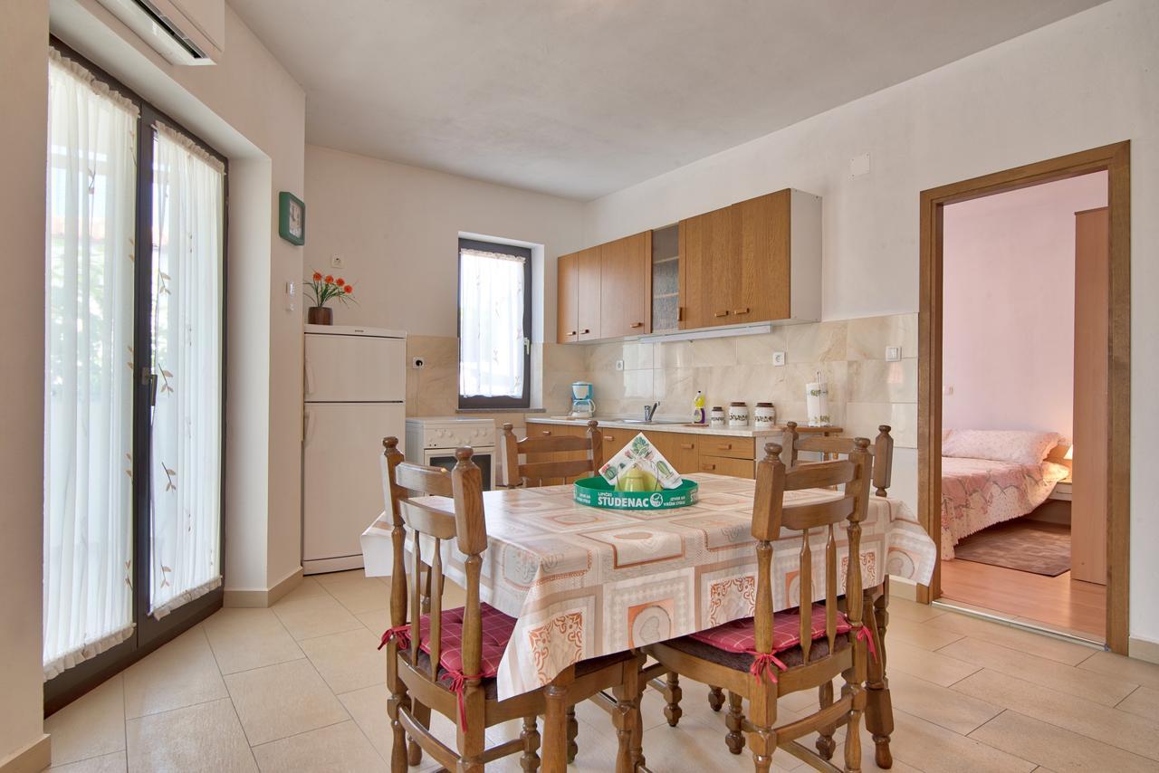 Apartment Maja Штиньян Экстерьер фото